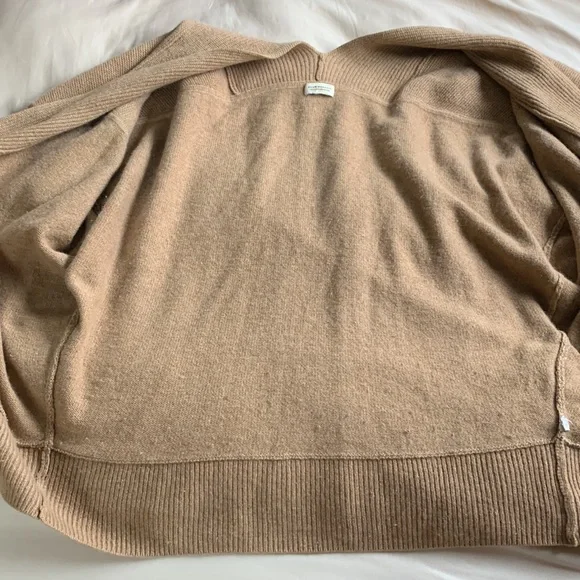 Club Monaco Cashmere Over-Sweater - Picture 4 of 10